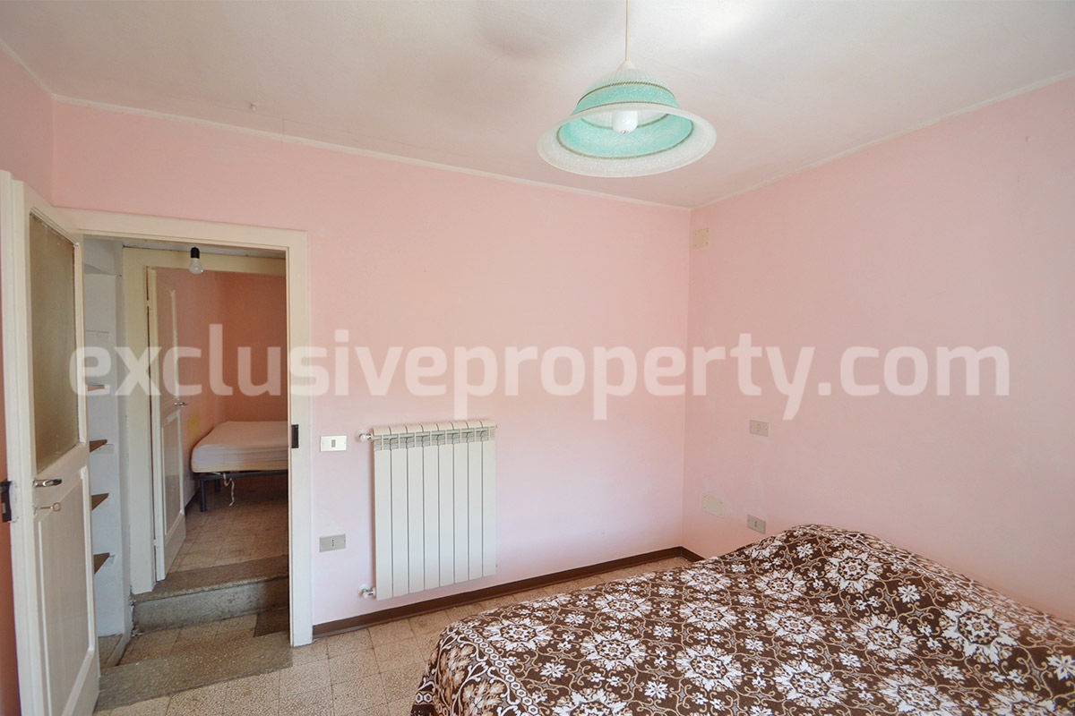 Traditional Italian Stone House with Courtyard for Sale in Castiglione Messer Marino - Abruzzo