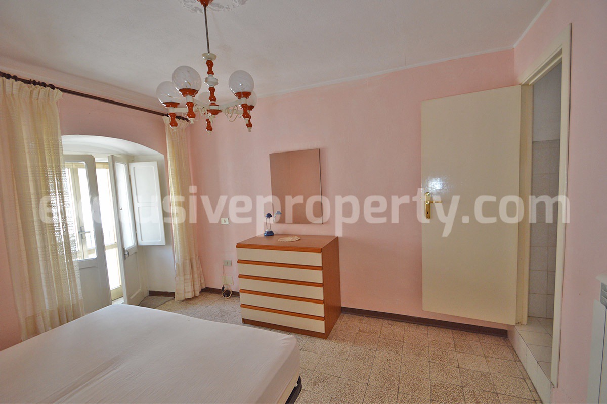 Traditional Italian Stone House with Courtyard for Sale in Castiglione Messer Marino - Abruzzo