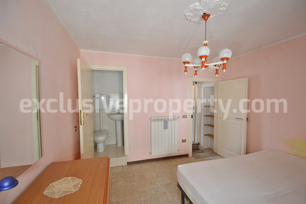 Traditional Italian Stone House with Courtyard for Sale in Castiglione Messer Marino - Abruzzo