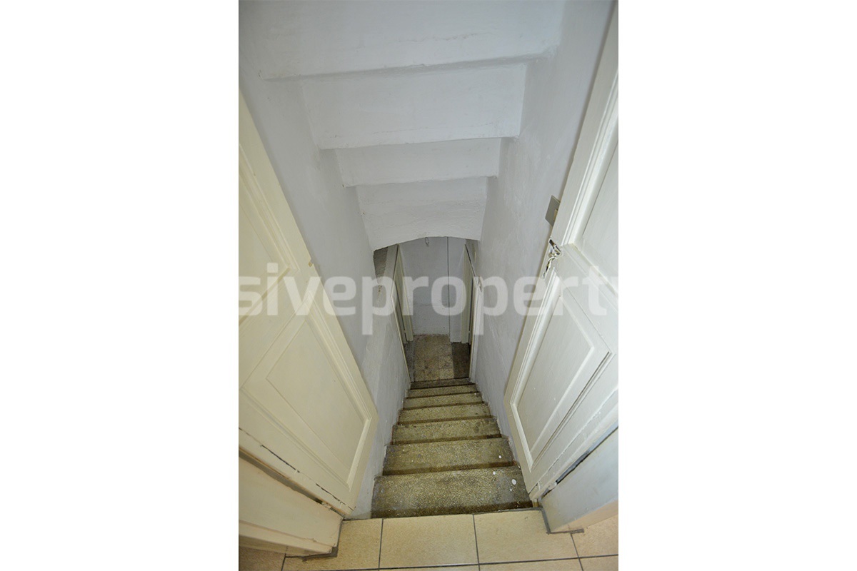Traditional Italian Stone House with Courtyard for Sale in Castiglione Messer Marino - Abruzzo