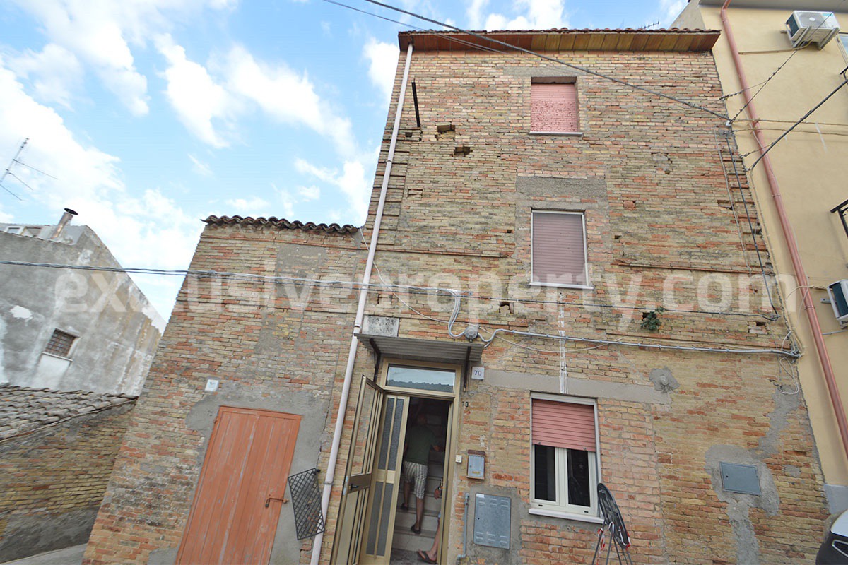 Traditional Brick Townhouse with Terrace Near the Sea for Sale in Scerni - Abruzzo