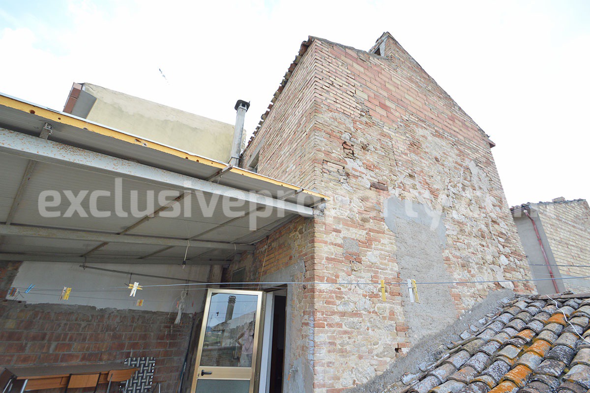 Traditional Brick Townhouse with Terrace Near the Sea for Sale in Scerni - Abruzzo