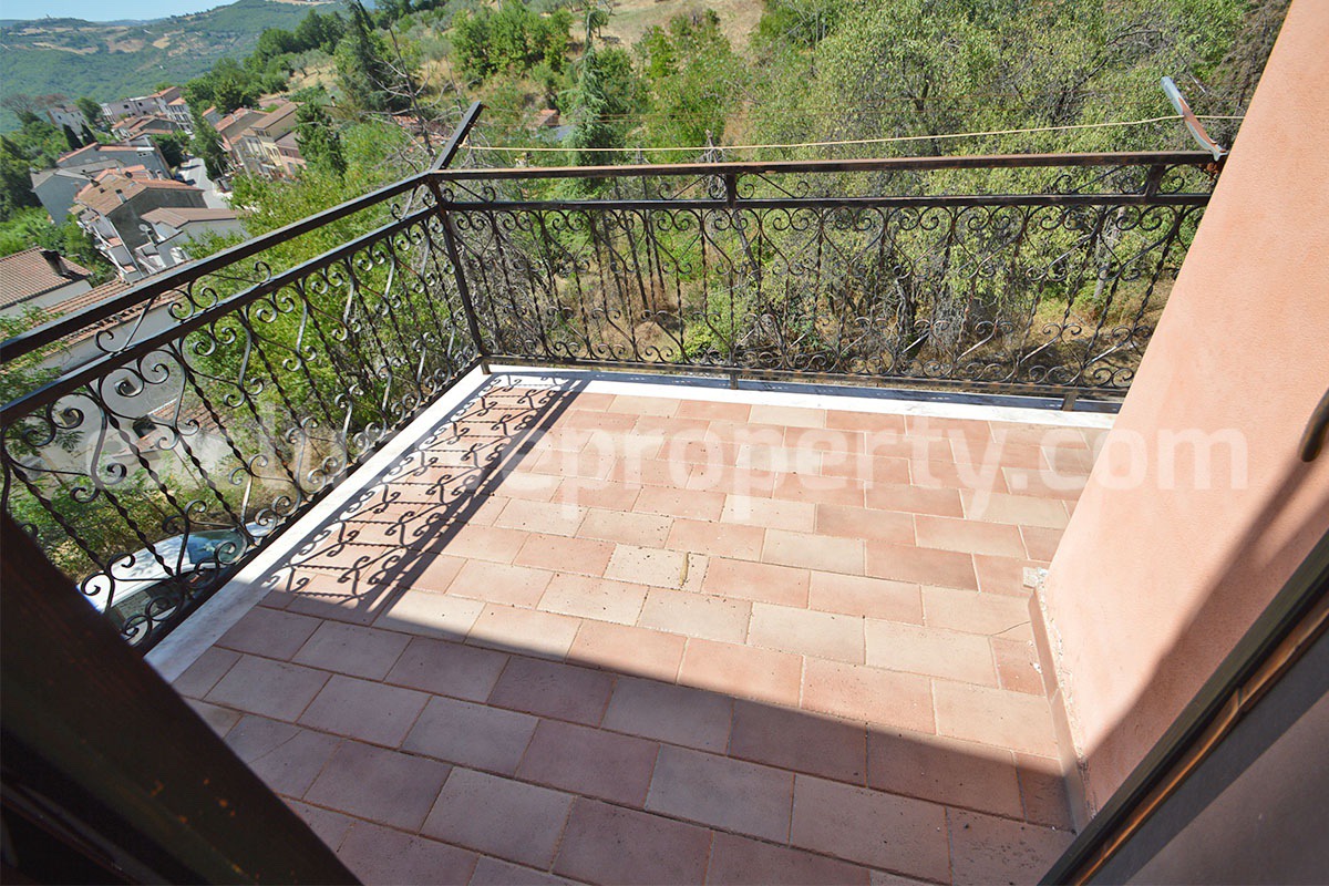 House for Sale in Italy - Charming Habitable Molise Townhouse with Terrace - Views and Great Price