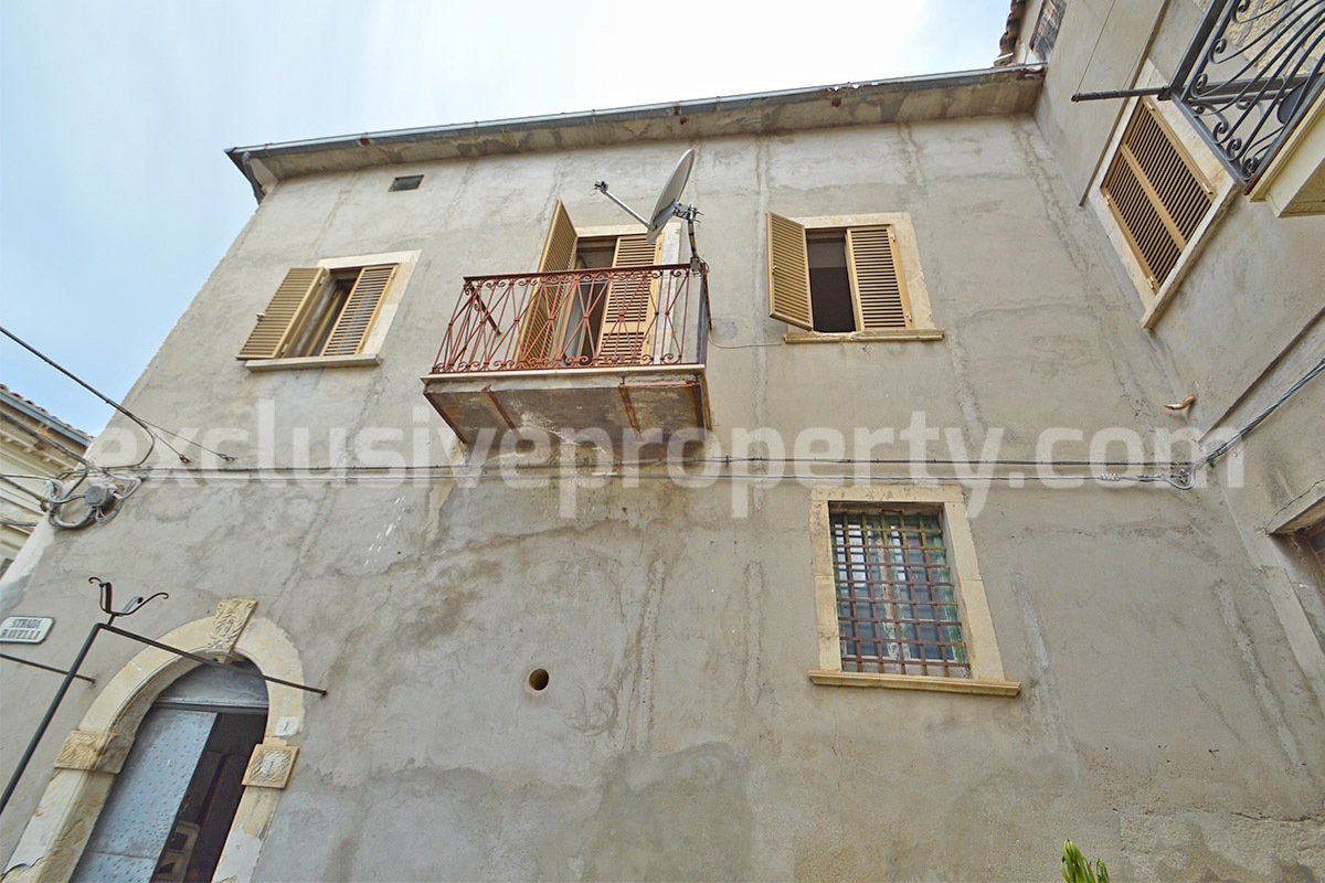 Historic House for Sale in Italy - Character Property with Terrace and Vaulted Cellars near the Adriatic Coast