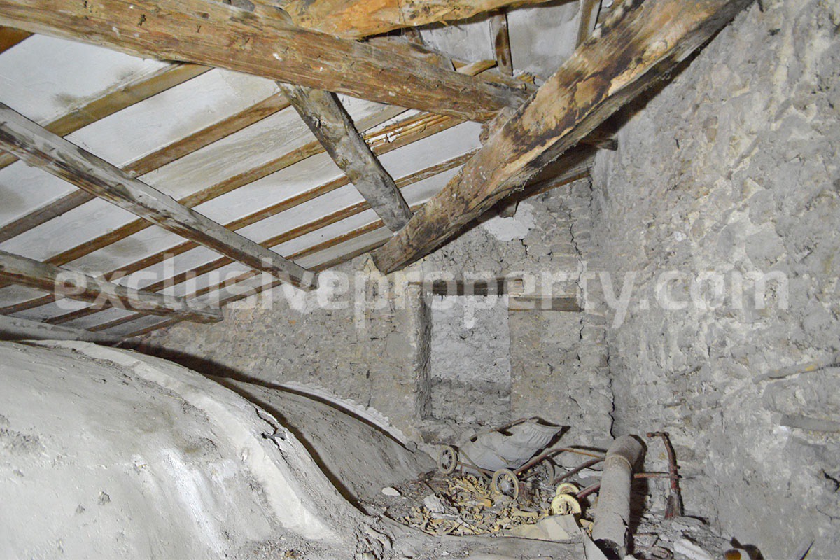 Historic House for Sale in Italy - Character Property with Terrace and Vaulted Cellars near the Adriatic Coast