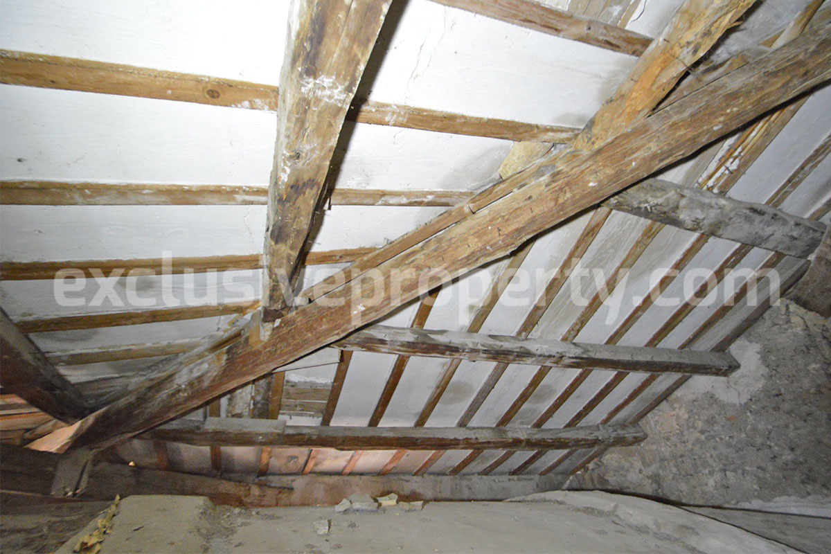 Historic House for Sale in Italy - Character Property with Terrace and Vaulted Cellars near the Adriatic Coast
