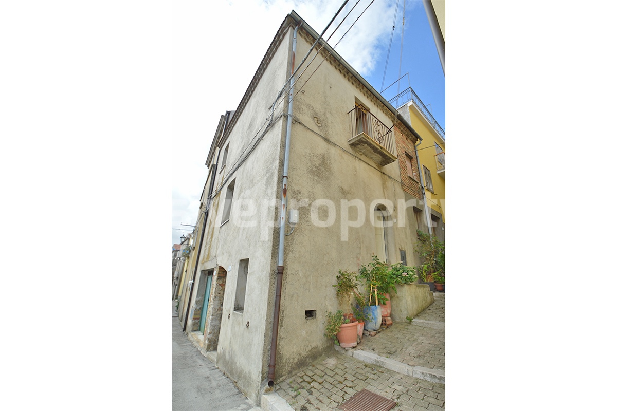 Sea View Townhouse for Sale in Tavenna - Molise - To Renovate - Solid Structure - 30 Min from the Adriatic Coast