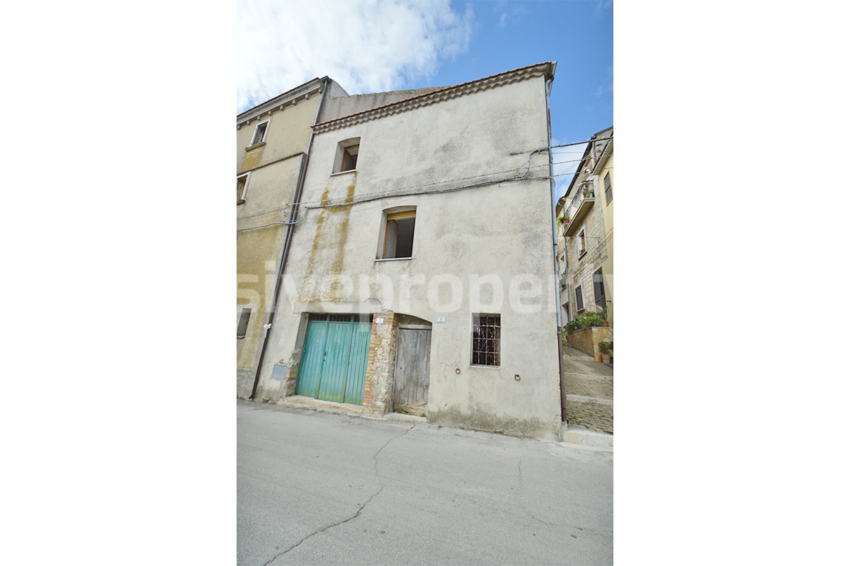 Sea View Townhouse for Sale in Tavenna - Molise - To Renovate - Solid Structure - 30 Min from the Adriatic Coast