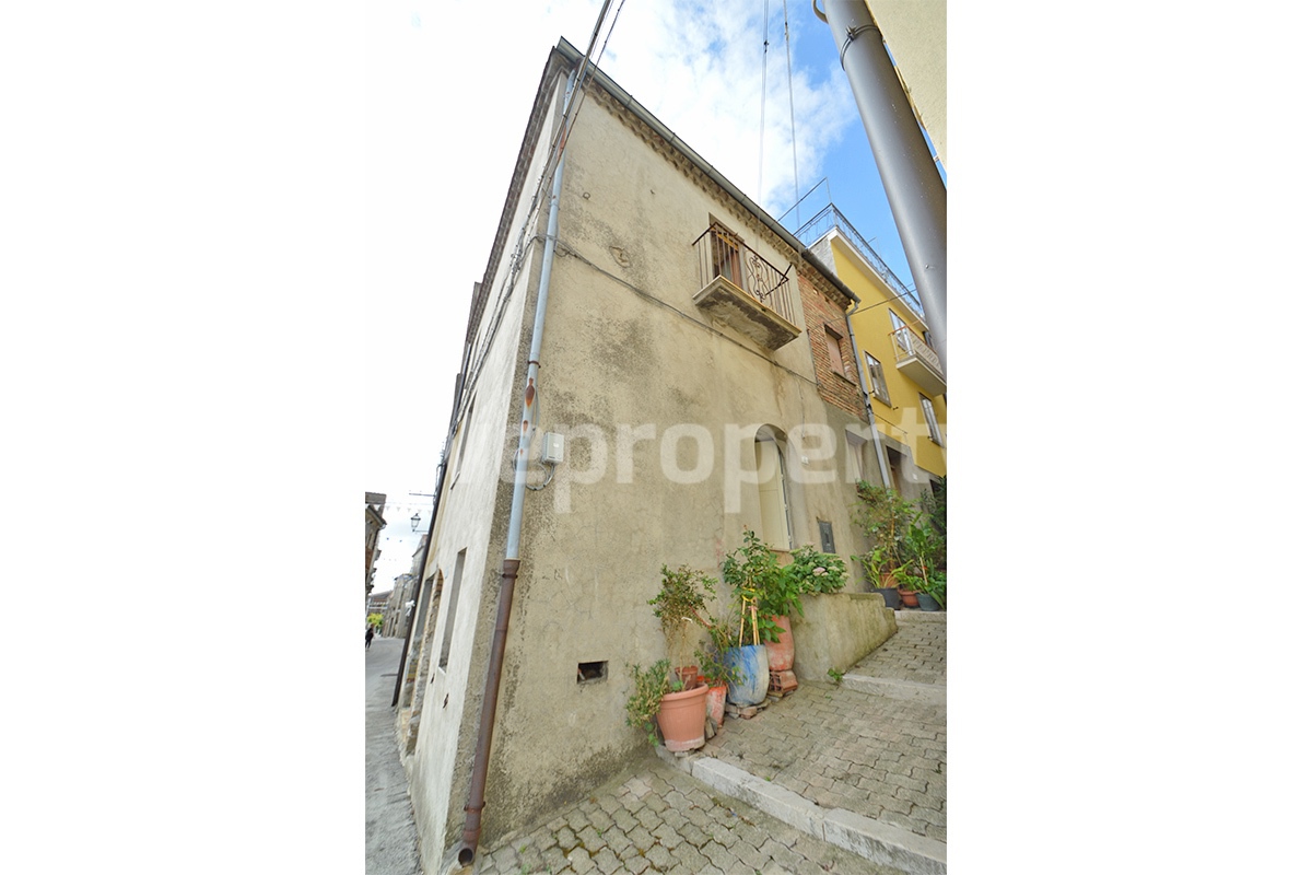 Sea View Townhouse for Sale in Tavenna - Molise - To Renovate - Solid Structure - 30 Min from the Adriatic Coast