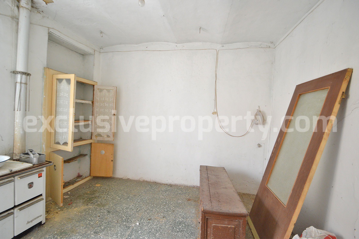 Sea View Townhouse for Sale in Tavenna - Molise - To Renovate - Solid Structure - 30 Min from the Adriatic Coast