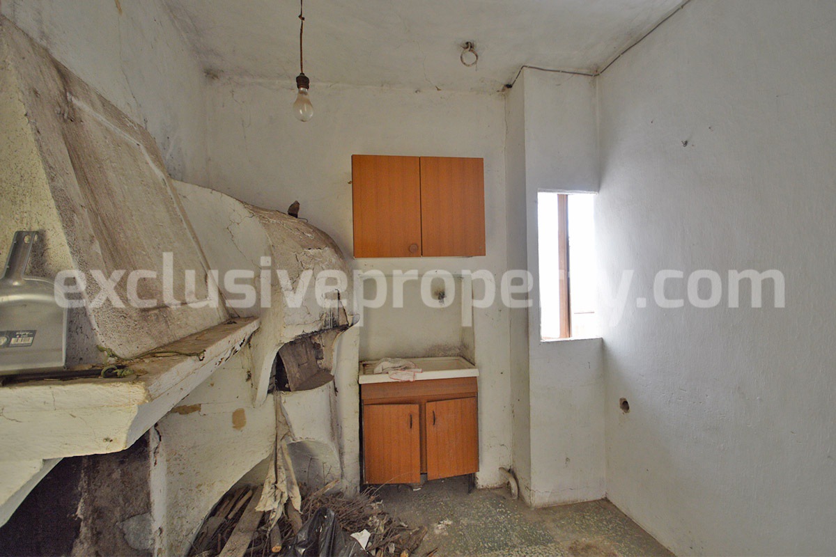 Sea View Townhouse for Sale in Tavenna - Molise - To Renovate - Solid Structure - 30 Min from the Adriatic Coast