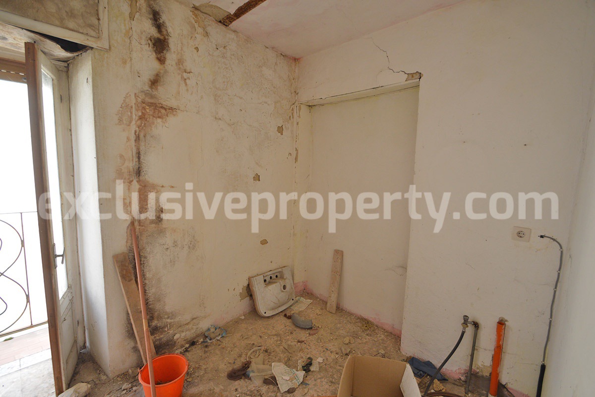 Sea View Townhouse for Sale in Tavenna - Molise - To Renovate - Solid Structure - 30 Min from the Adriatic Coast