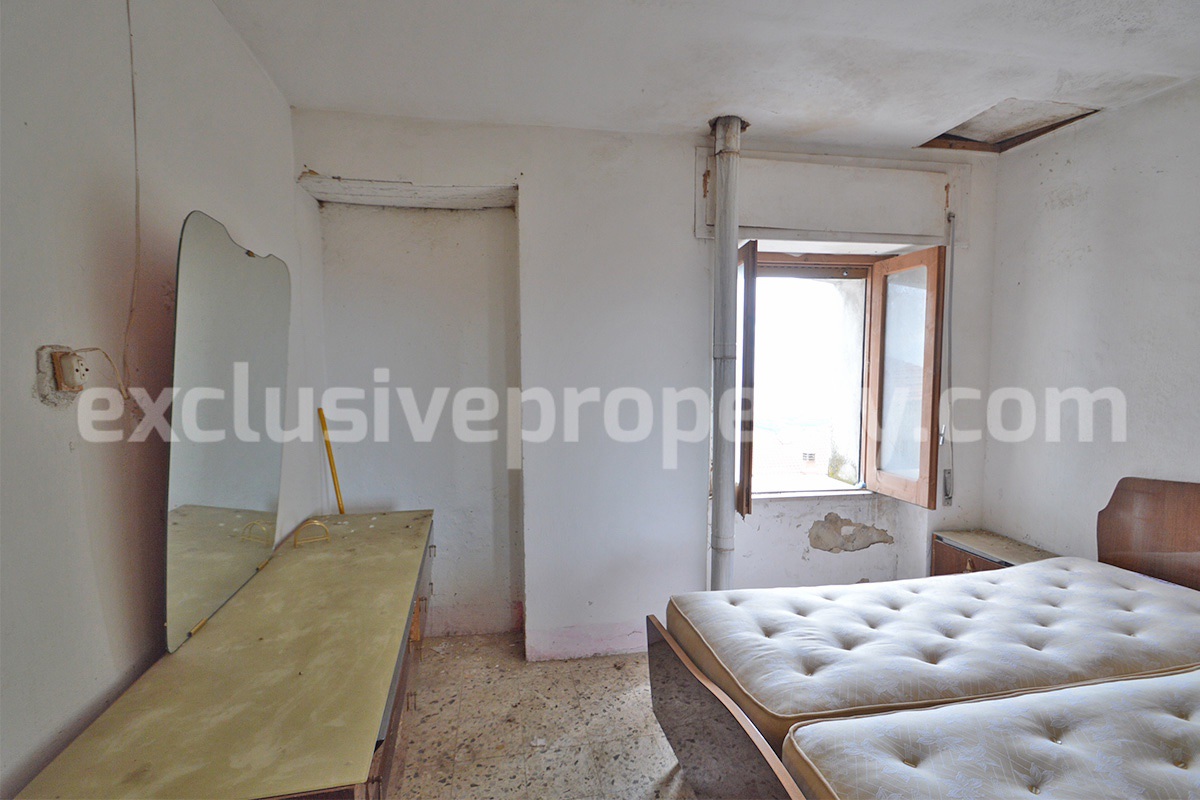 Sea View Townhouse for Sale in Tavenna - Molise - To Renovate - Solid Structure - 30 Min from the Adriatic Coast