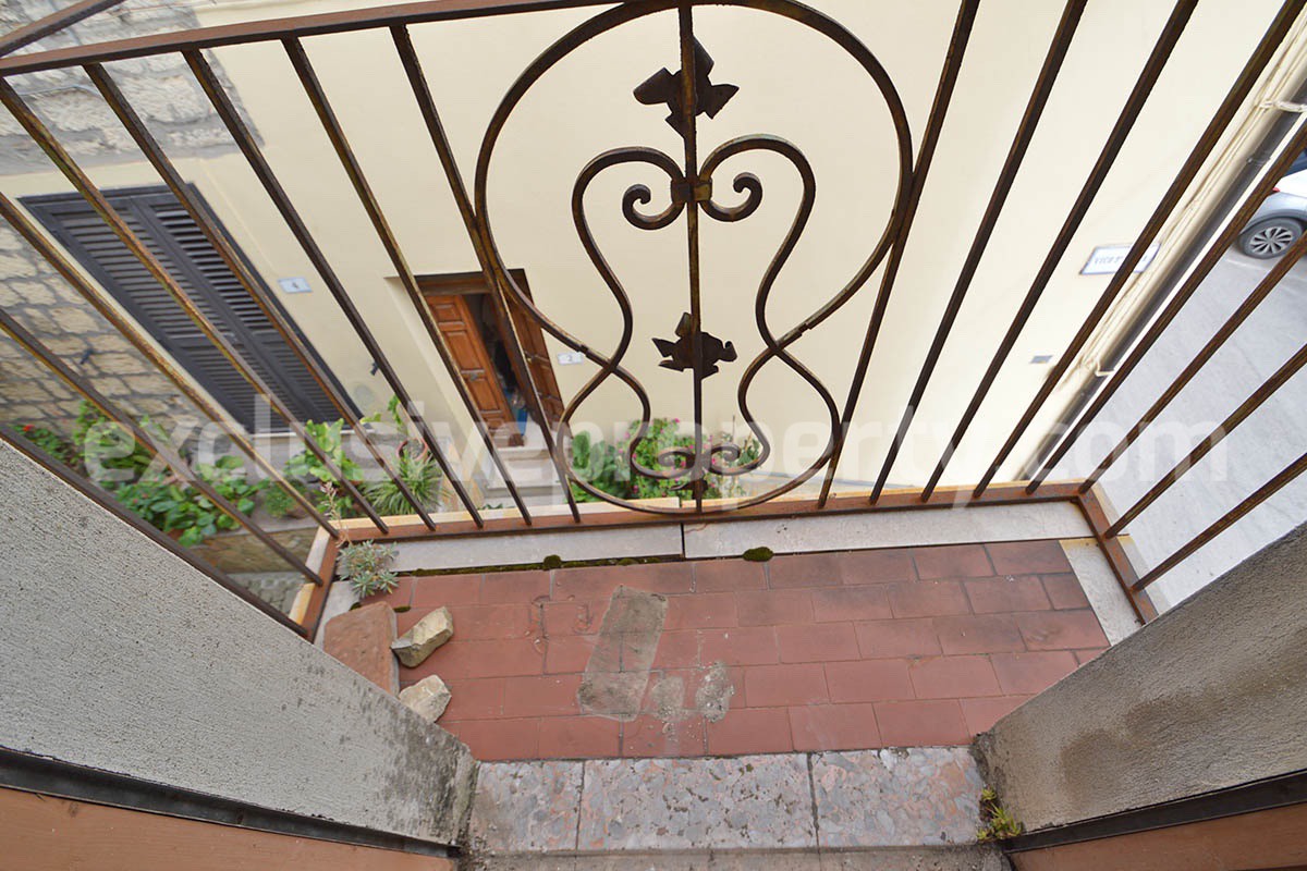 Sea View Townhouse for Sale in Tavenna - Molise - To Renovate - Solid Structure - 30 Min from the Adriatic Coast