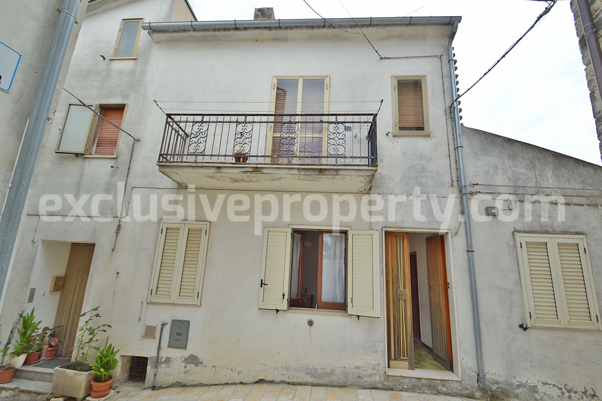 House for Sale in Italy - Habitable 3-Bedroom Townhouse with Cellar in Molise - 30 Min from the Adriatic Coast