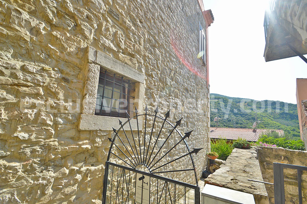 Stunning Properties in Italy - Italian Style Stone House for Sale in Guardialfiera - Molise - Renovated with Garden