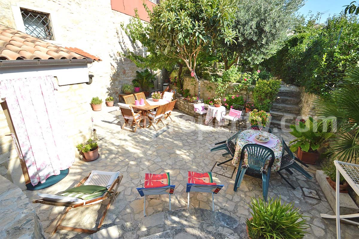 Stunning Properties in Italy - Italian Style Stone House for Sale in Guardialfiera - Molise - Renovated with Garden