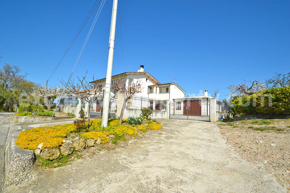 Spacious Country House for Sale in Tavenna - Molise Italy - Land with Olive Trees - Move-In Ready