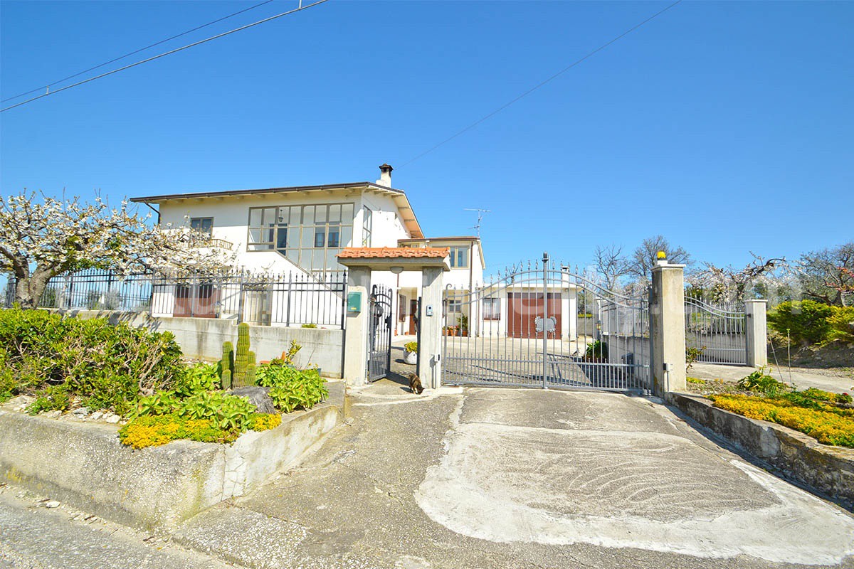 Spacious Country House for Sale in Tavenna - Molise Italy - Land with Olive Trees - Move-In Ready