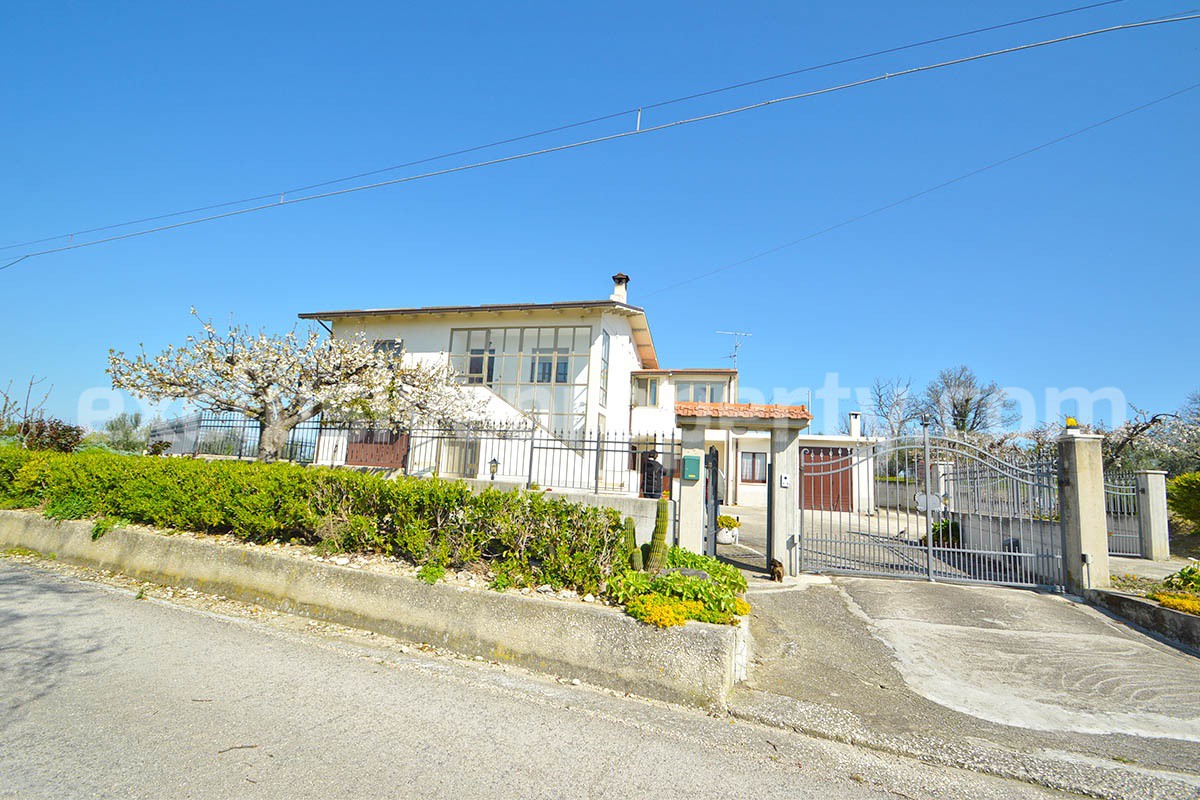 Spacious Country House for Sale in Tavenna - Molise Italy - Land with Olive Trees - Move-In Ready