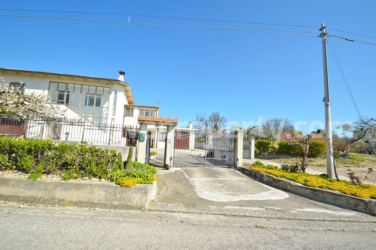 Spacious Country House for Sale in Tavenna - Molise Italy - Land with Olive Trees - Move-In Ready