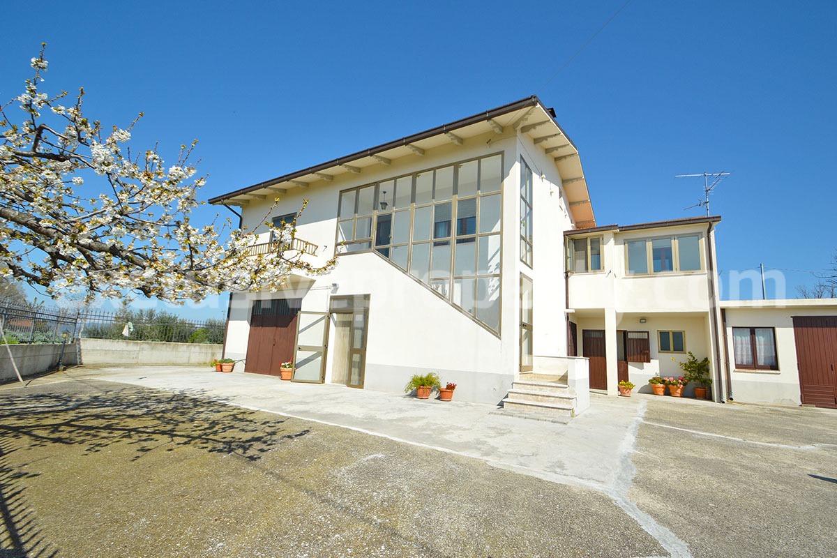 Spacious Country House for Sale in Tavenna - Molise Italy - Land with Olive Trees - Move-In Ready