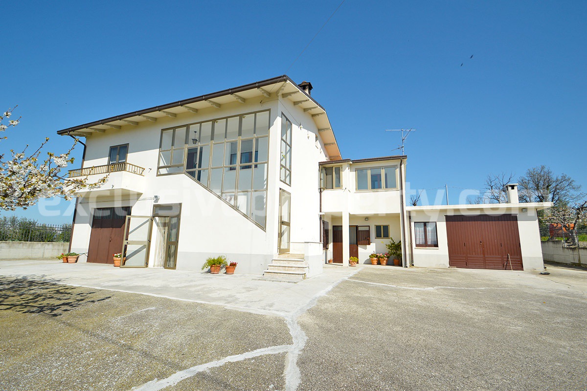Spacious Country House for Sale in Tavenna - Molise Italy - Land with Olive Trees - Move-In Ready