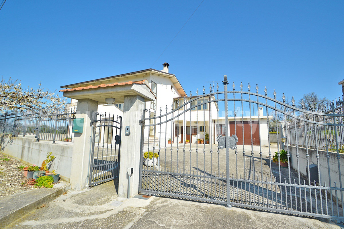 Spacious Country House for Sale in Tavenna - Molise Italy - Land with Olive Trees - Move-In Ready
