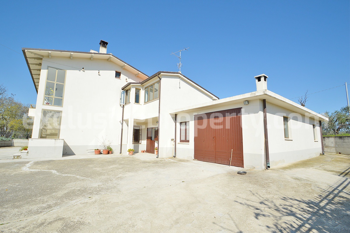 Spacious Country House for Sale in Tavenna - Molise Italy - Land with Olive Trees - Move-In Ready
