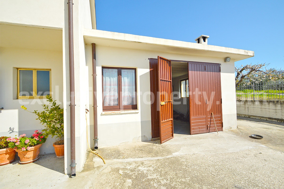 Spacious Country House for Sale in Tavenna - Molise Italy - Land with Olive Trees - Move-In Ready