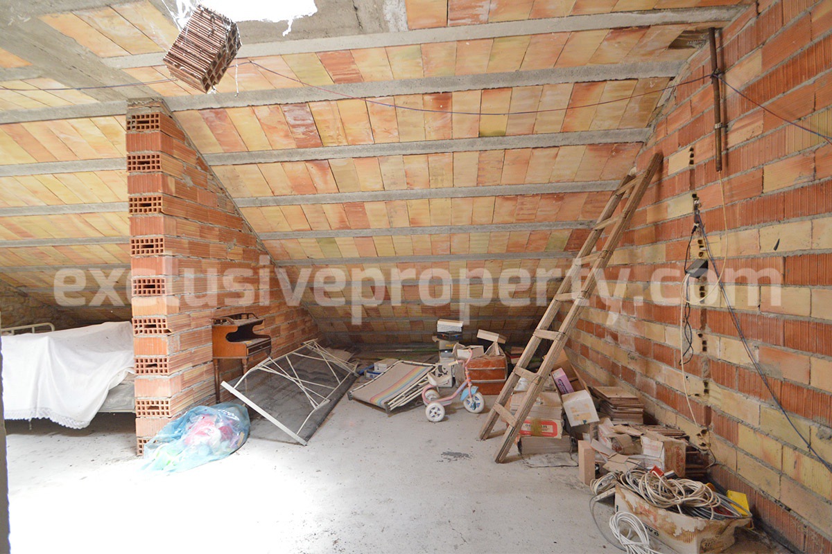 Authentic Italian Country House for Sale in Abruzzo - 260 sqm Home with Land - Garages and Panoramic Views