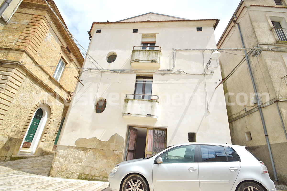 House for Sale in Italy - Independent Historical Palace in Molise with 160 sqm and Original Features