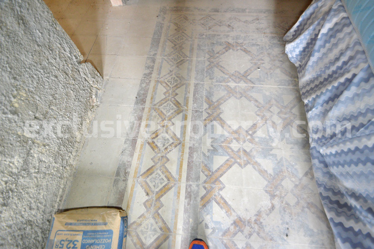 House for Sale in Italy - Independent Historical Palace in Molise with 160 sqm and Original Features
