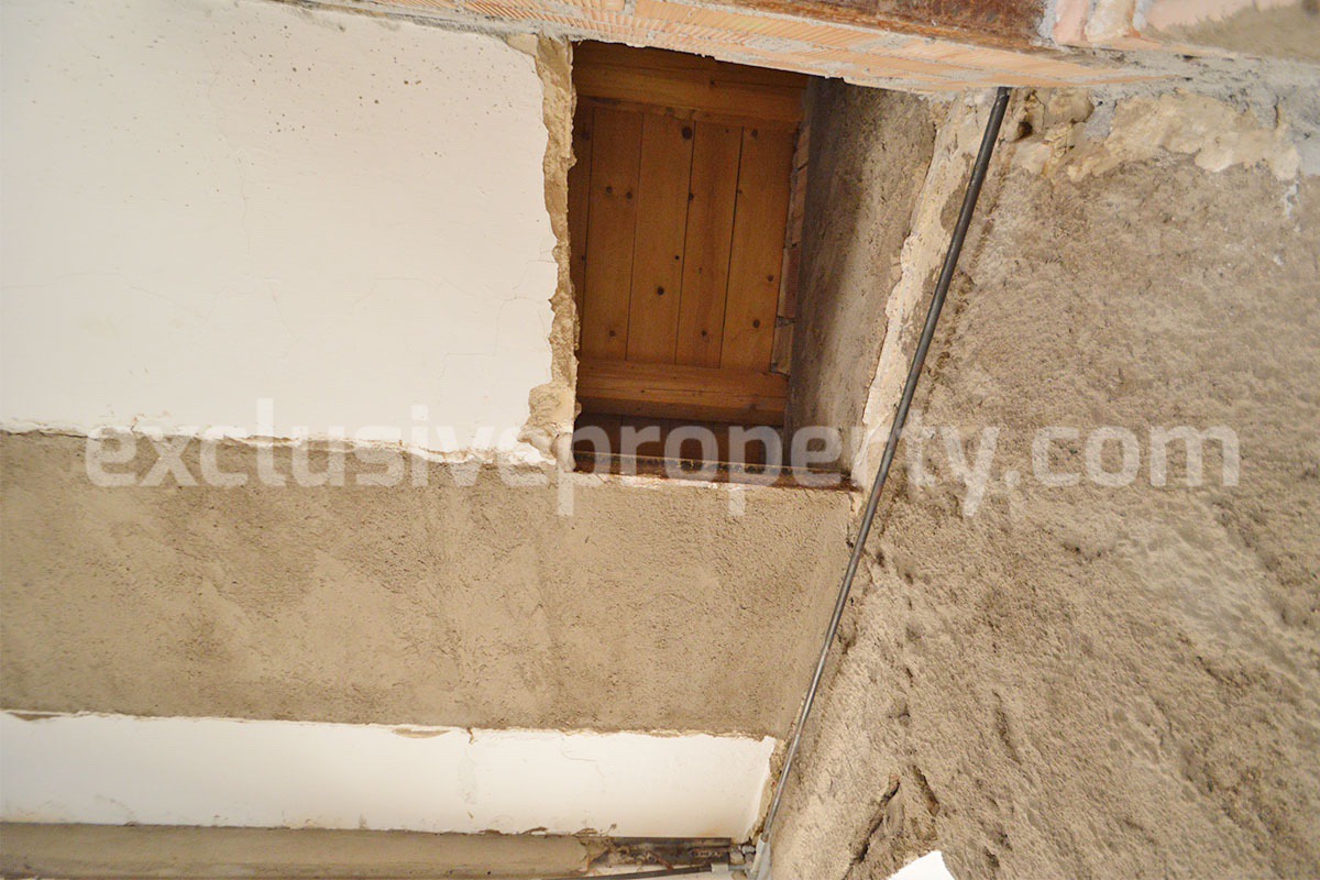House for Sale in Italy - Independent Historical Palace in Molise with 160 sqm and Original Features