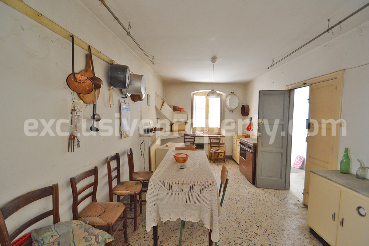House for Sale in Italy - Historic Home in Montefalcone del Sannio - Molise with Vaulted Ceilings and Cellars