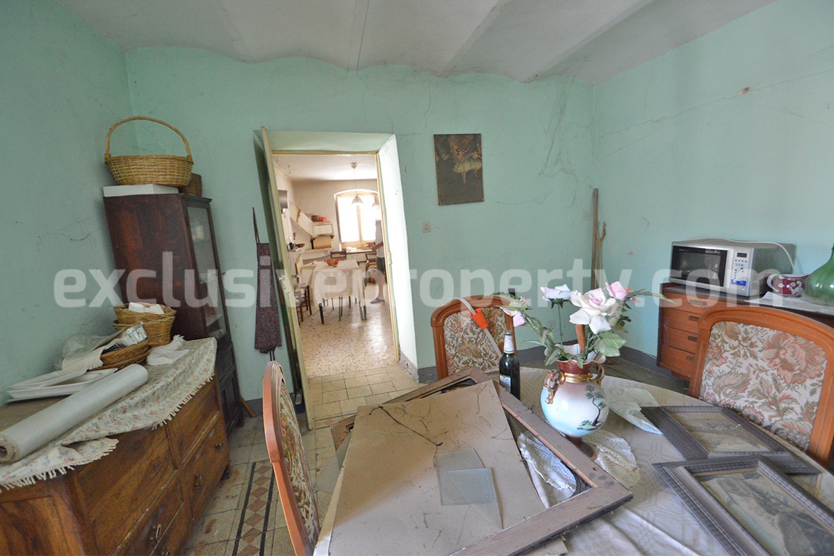House for Sale in Italy - Historic Home in Montefalcone del Sannio - Molise with Vaulted Ceilings and Cellars