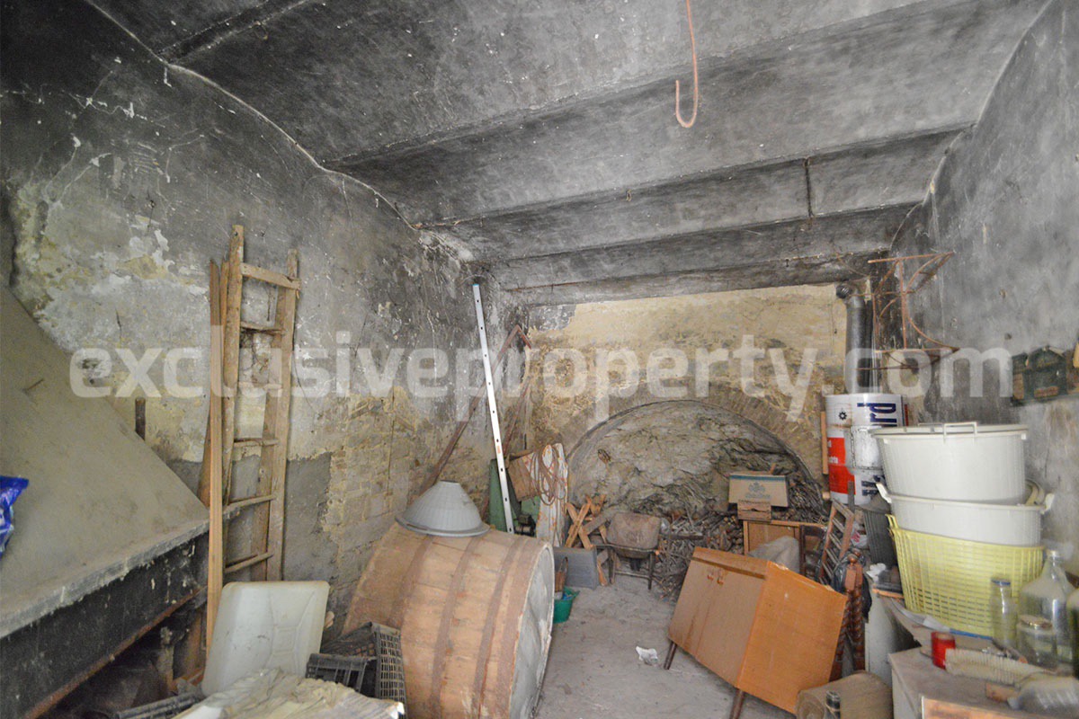 House for Sale in Italy - Historic Home in Montefalcone del Sannio - Molise with Vaulted Ceilings and Cellars
