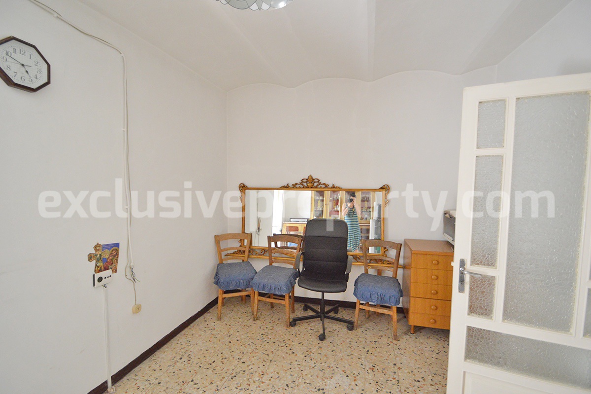 Townhouse for Sale in Molise Italy - 70 sqm with Cellar - Fireplace and Free Parking