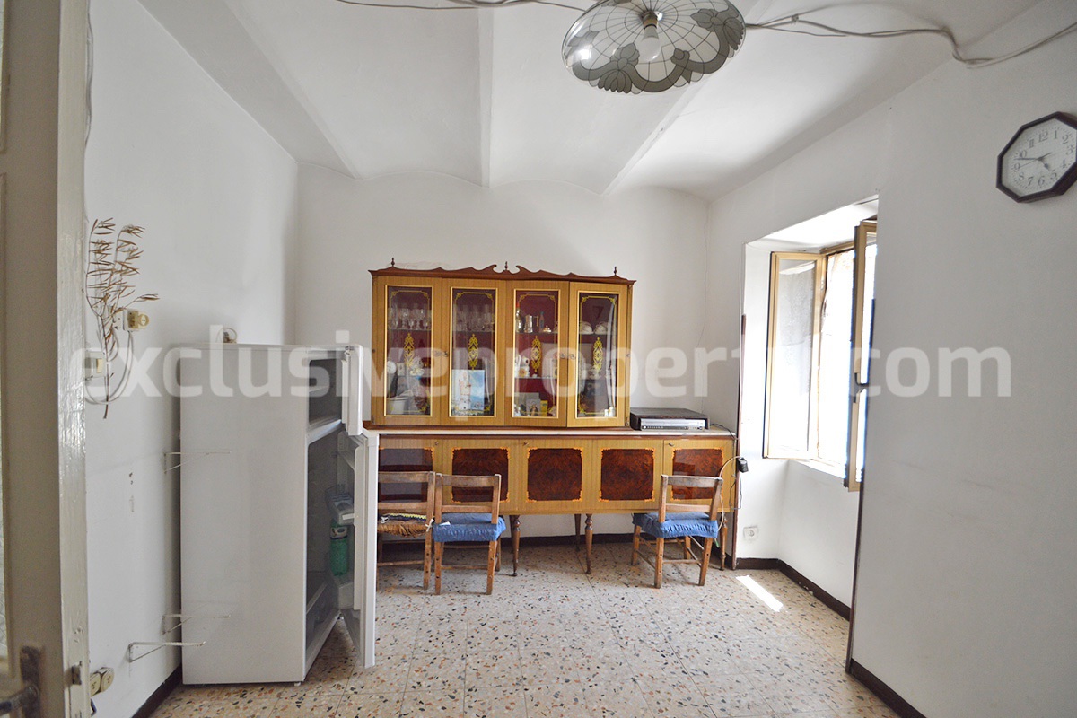 Townhouse for Sale in Molise Italy - 70 sqm with Cellar - Fireplace and Free Parking