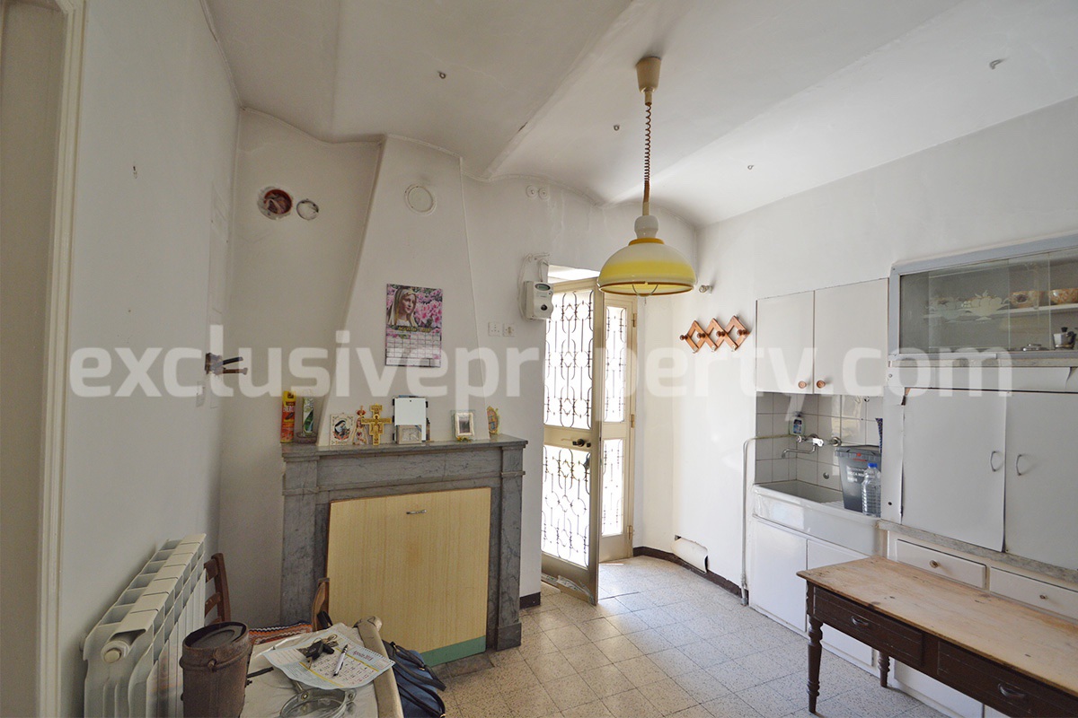 Townhouse for Sale in Molise Italy - 70 sqm with Cellar - Fireplace and Free Parking