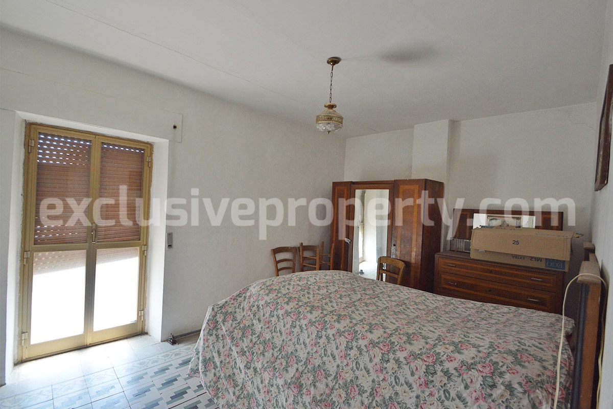 Townhouse for Sale in Molise Italy - 70 sqm with Cellar - Fireplace and Free Parking