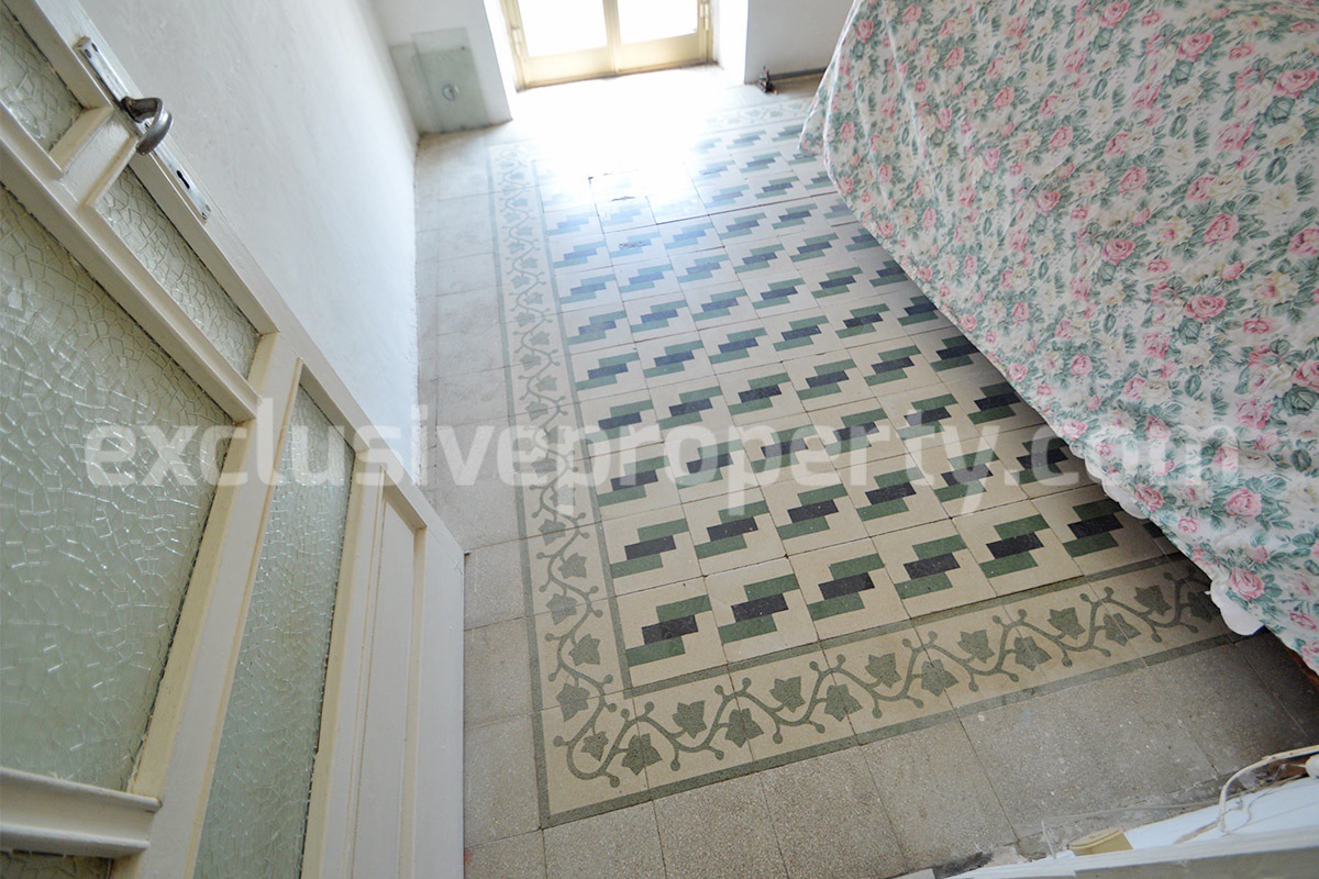 Townhouse for Sale in Molise Italy - 70 sqm with Cellar - Fireplace and Free Parking