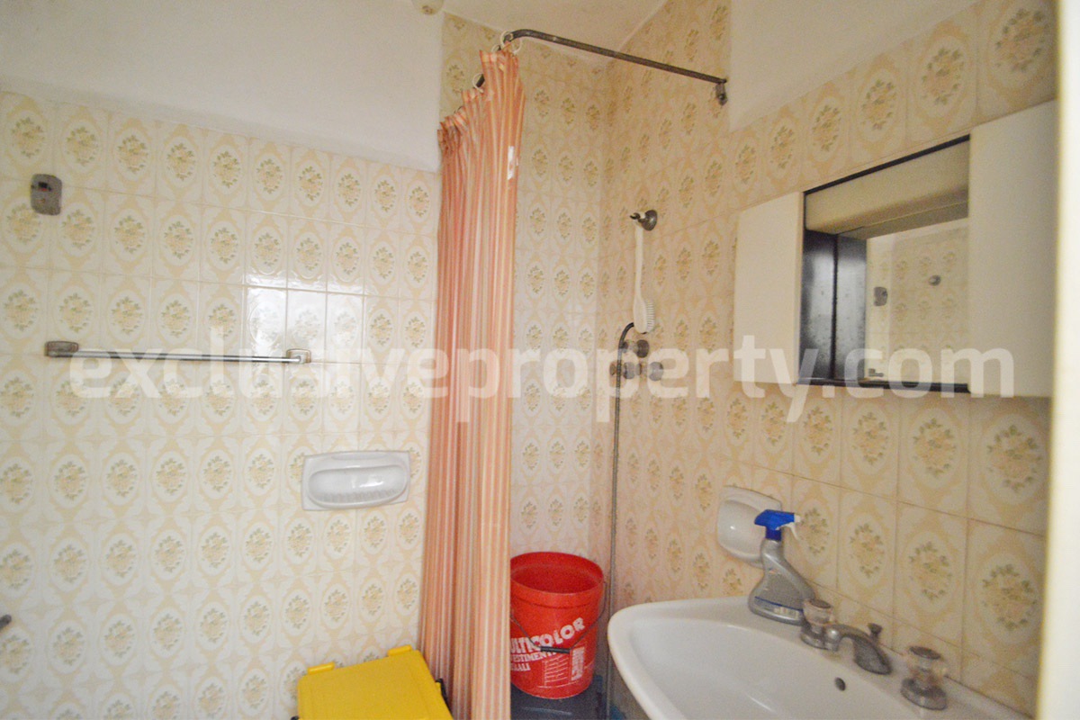 Townhouse for Sale in Molise Italy - 70 sqm with Cellar - Fireplace and Free Parking