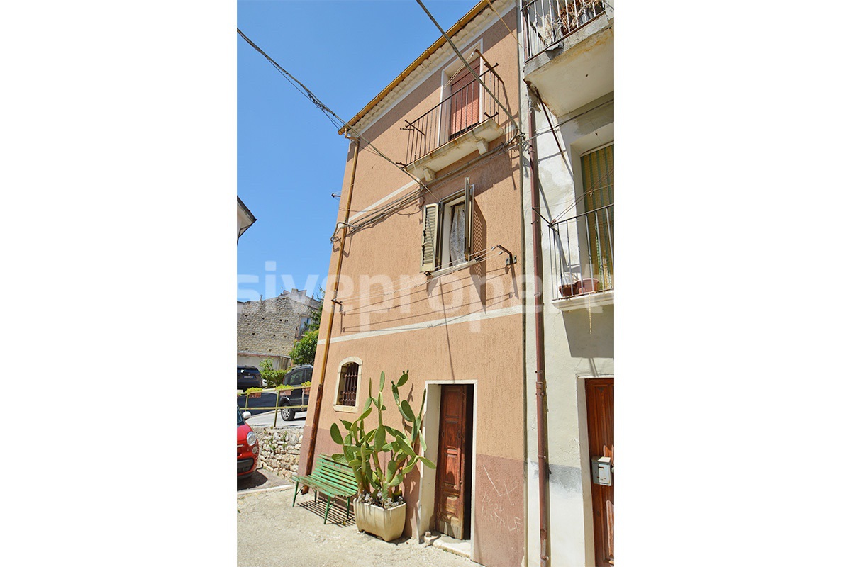 Townhouse for Sale in Molise Italy - 70 sqm with Cellar - Fireplace and Free Parking