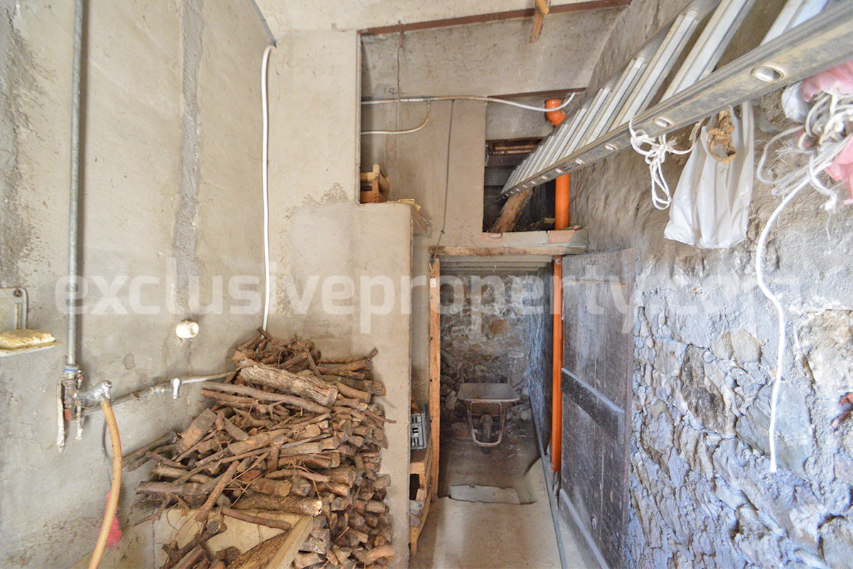 Townhouse for Sale in Molise Italy - 70 sqm with Cellar - Fireplace and Free Parking