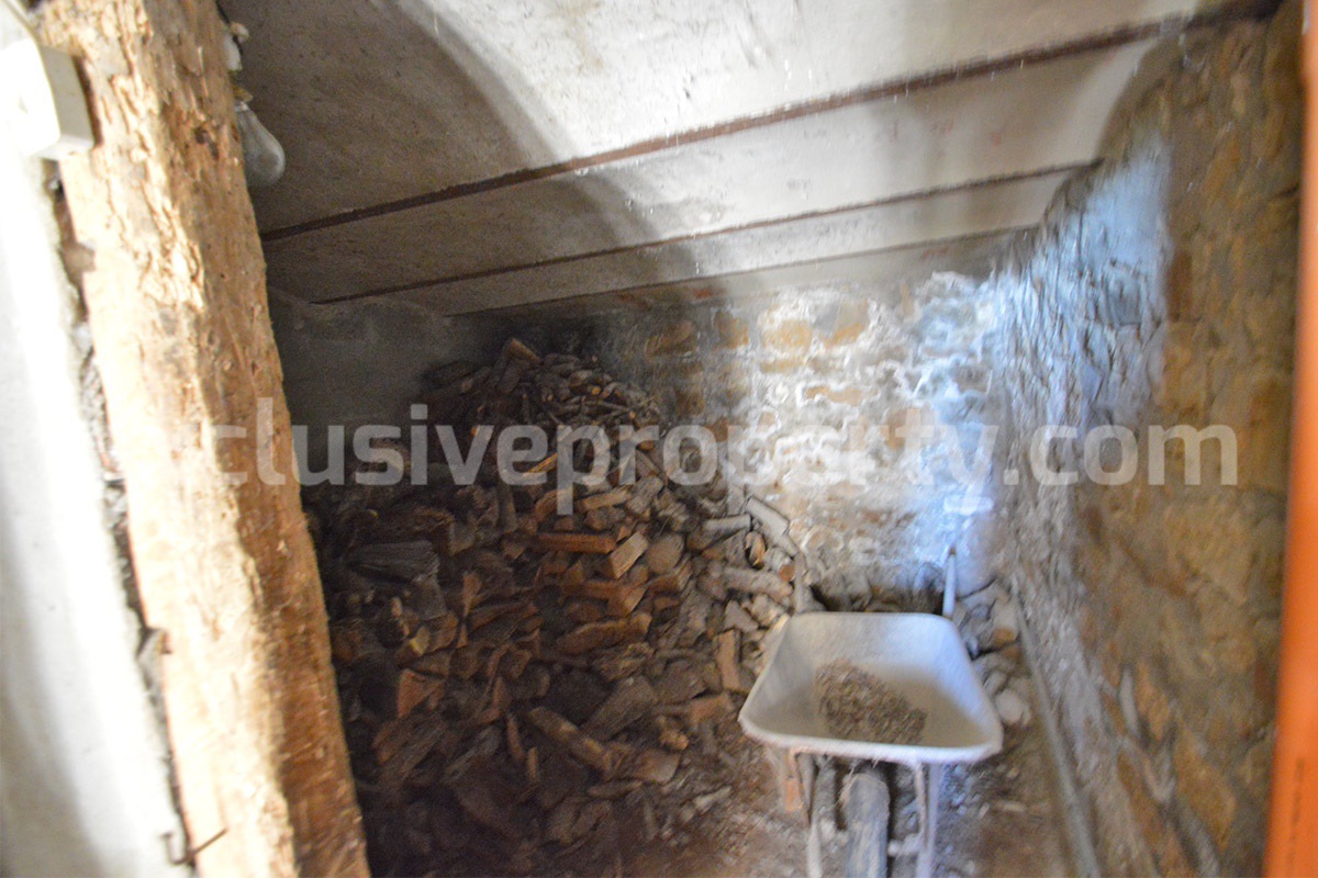Townhouse for Sale in Molise Italy - 70 sqm with Cellar - Fireplace and Free Parking