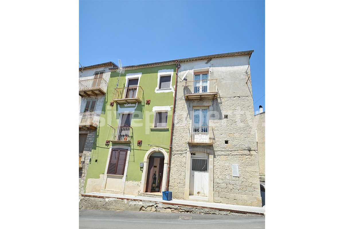 Renovated Townhouse for Sale in Molise Italy - Vaulted Ceilings - Habitable