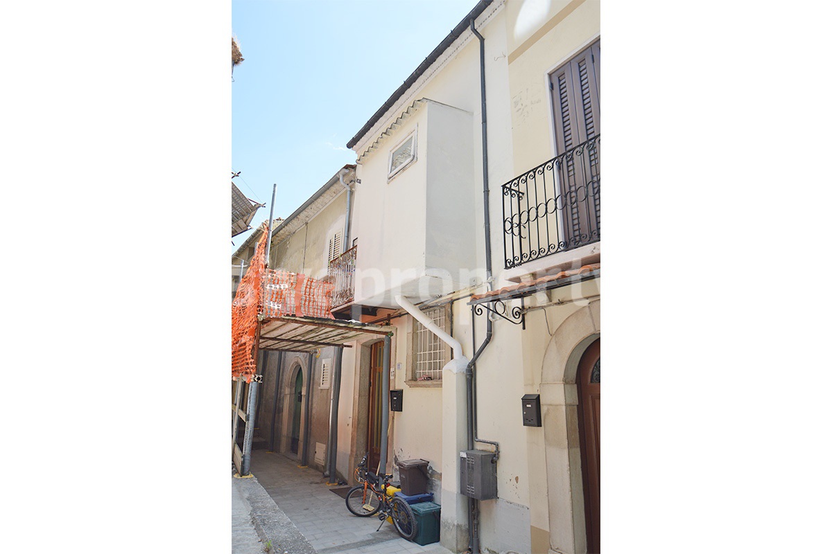 Townhouse for Sale in Italy - Furnished - Habitable Home in Lucito Molise