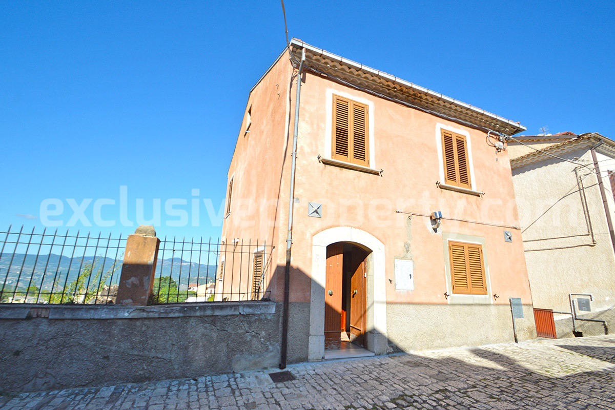 Completely renovated house with garden for sale in the Molise region