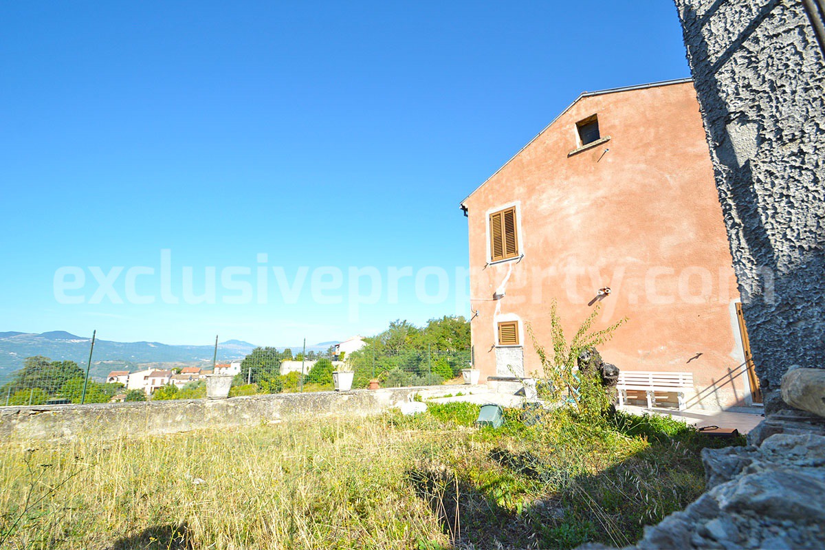 Completely renovated house with garden for sale in the Molise region